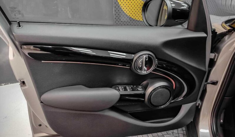 
								Mini Cooper full									