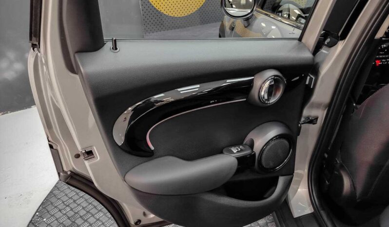 
								Mini Cooper full									