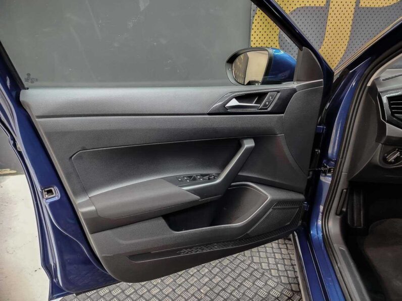 
								Volkswagen Taigo full									