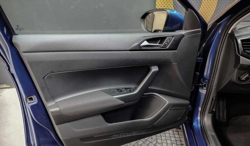 
								Volkswagen Taigo full									