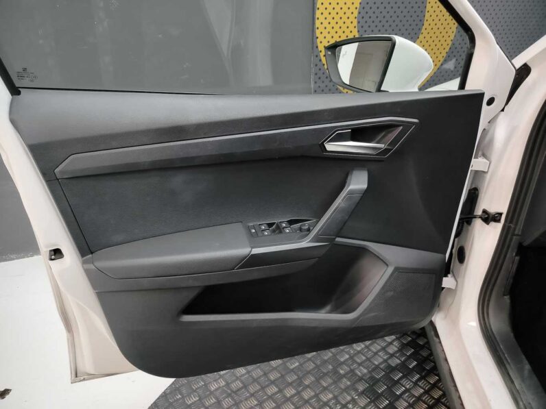 
								SEAT Arona full									