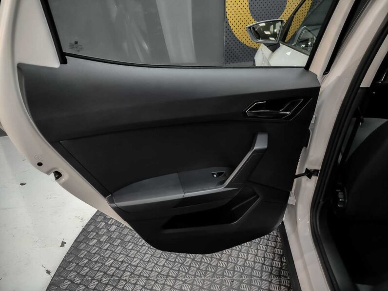 
								SEAT Arona full									