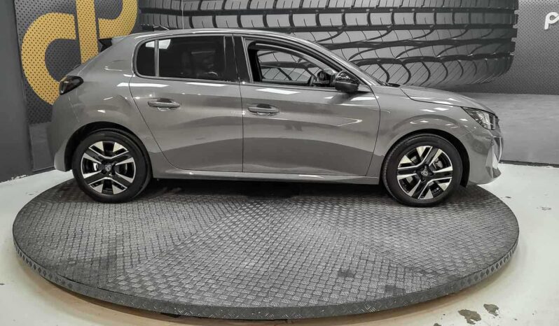 
								Peugeot 208 full									