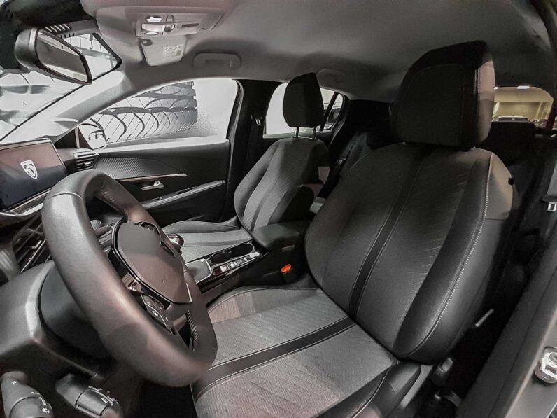 
								Peugeot 208 full									