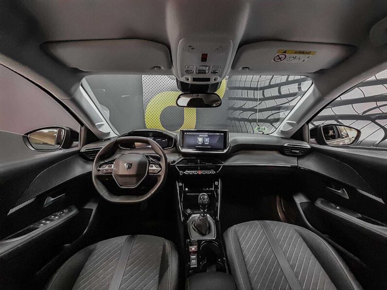 
								Peugeot 208 full									