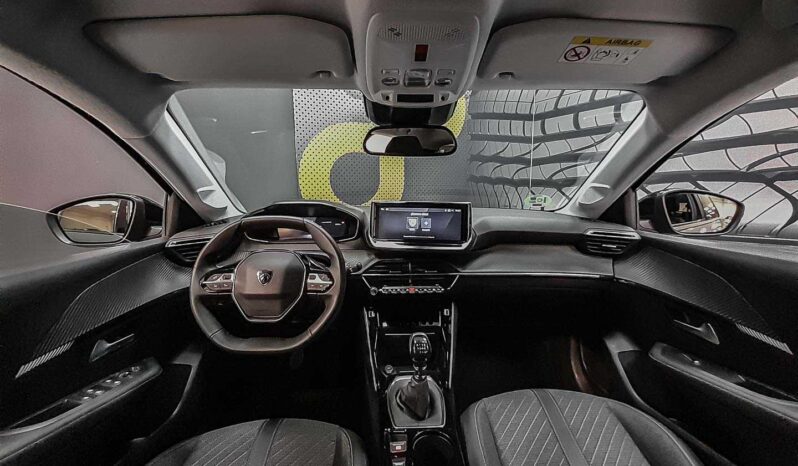
								Peugeot 208 full									