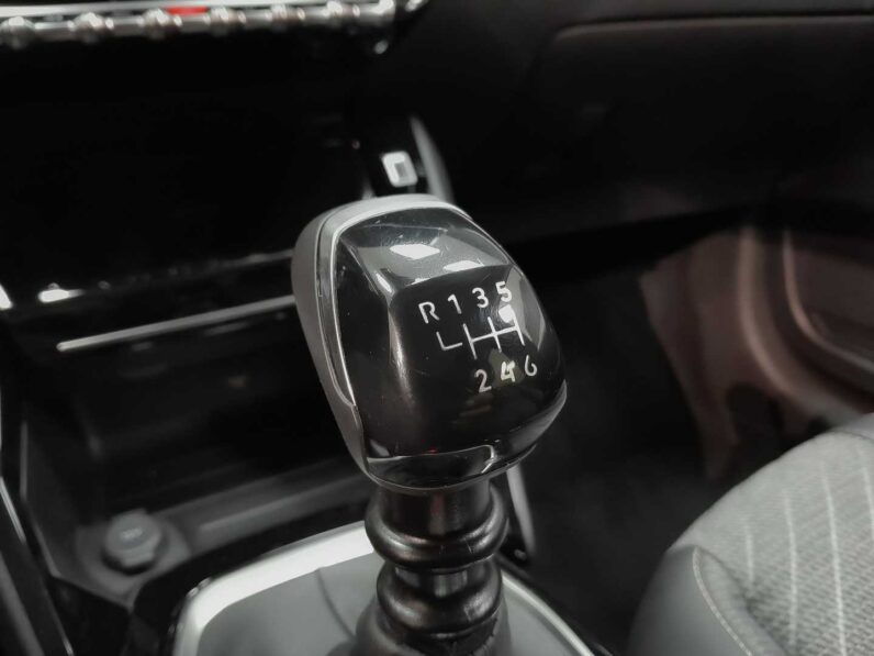 
								Peugeot 208 full									