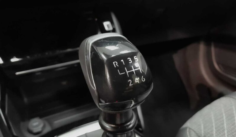 
								Peugeot 208 full									