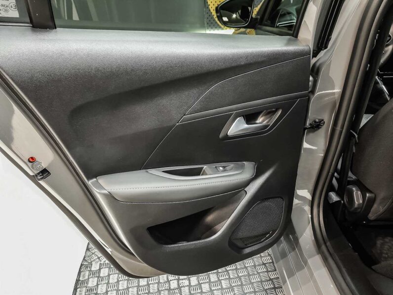 
								Peugeot 208 full									