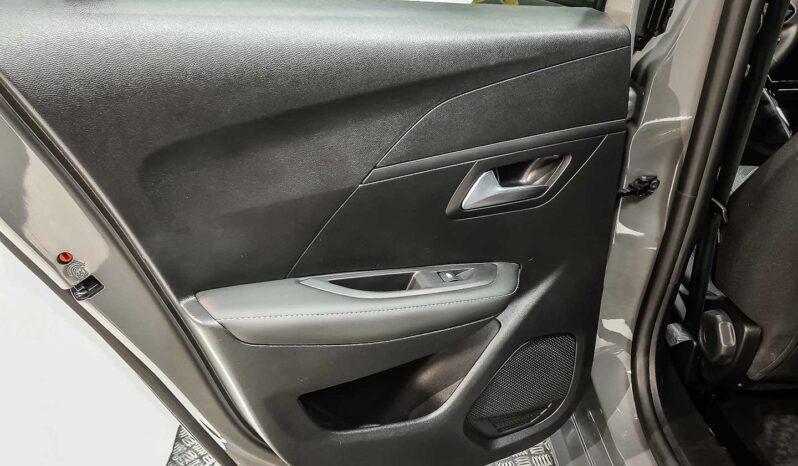 
								Peugeot 208 full									