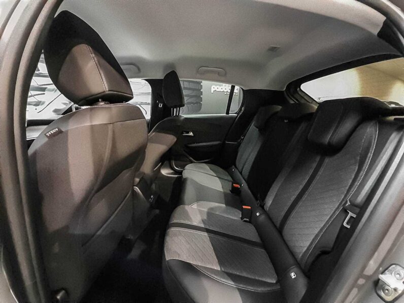 
								Peugeot 208 full									