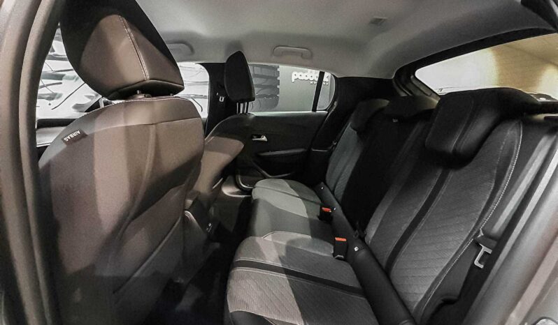 
								Peugeot 208 full									