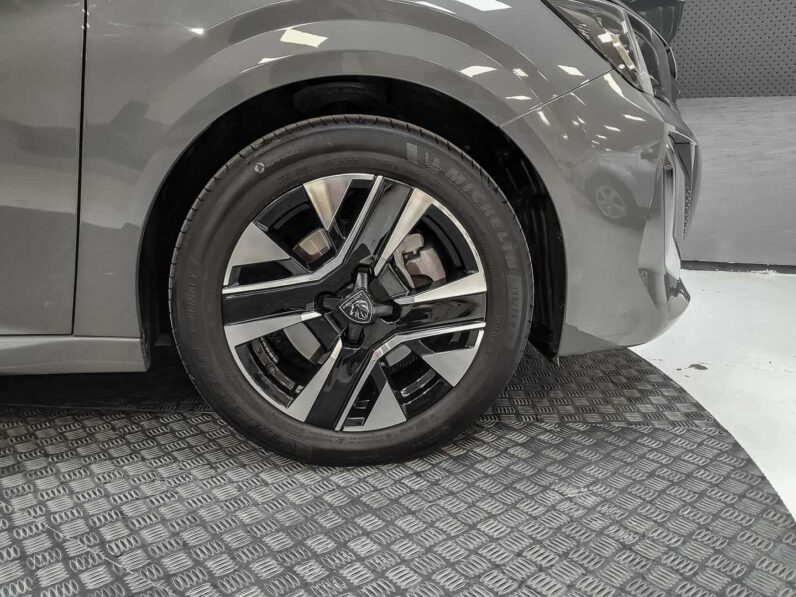
								Peugeot 208 full									