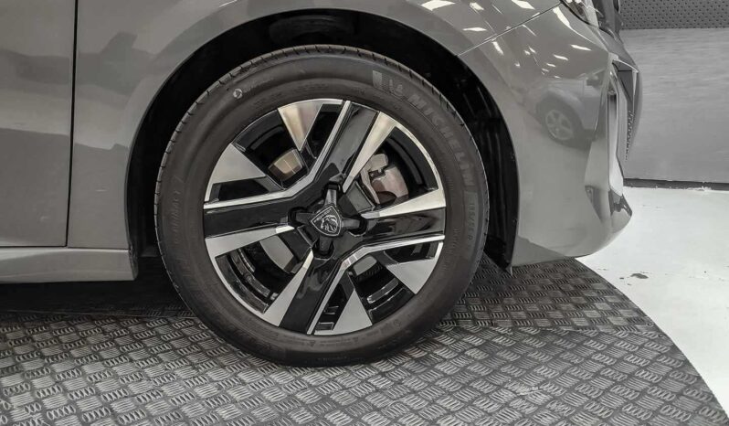 
								Peugeot 208 full									