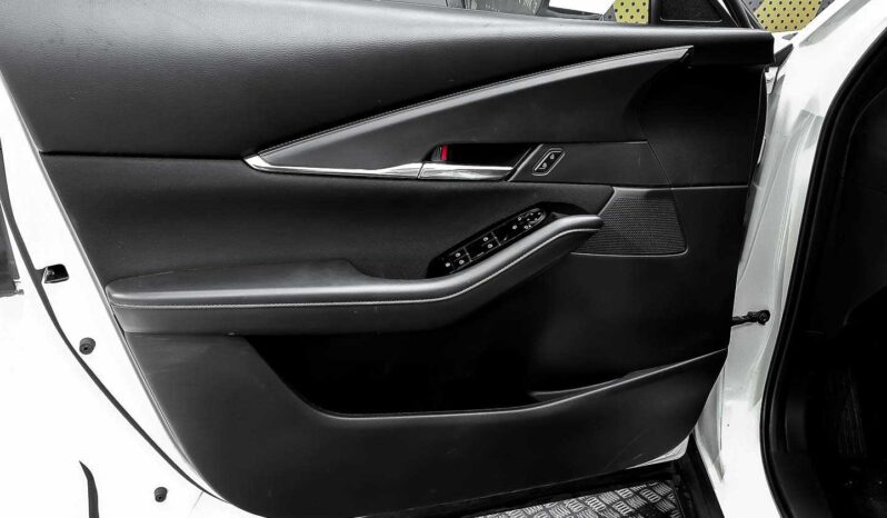 
								Mazda CX-30 full									