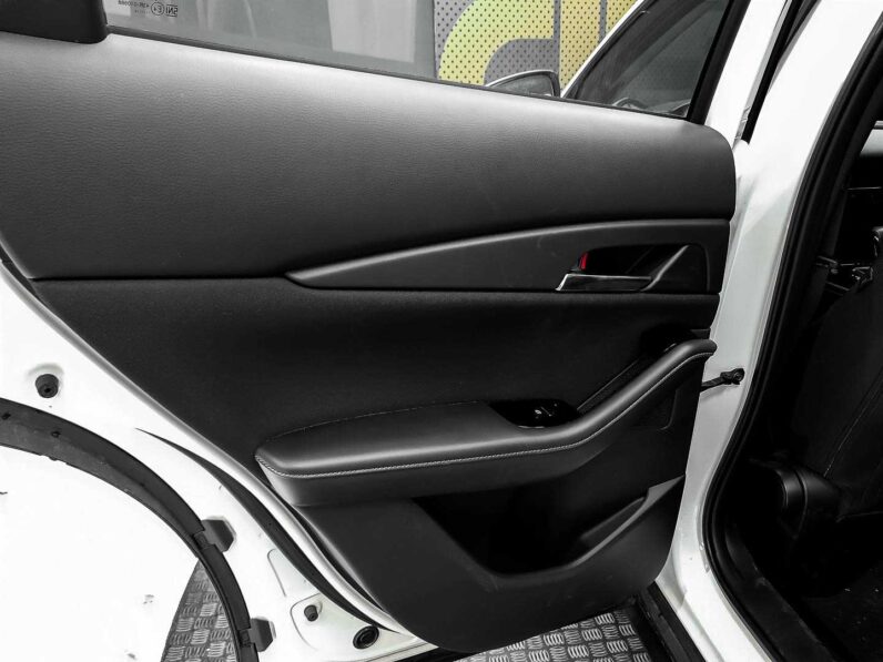 
								Mazda CX-30 full									