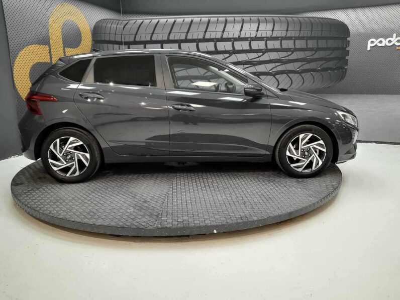 
								Hyundai i20 full									