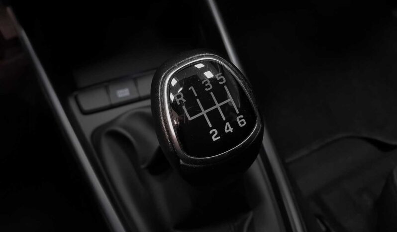 
								Hyundai i20 full									