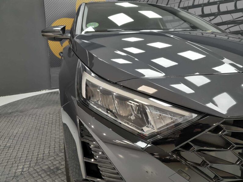 
								Hyundai i20 full									