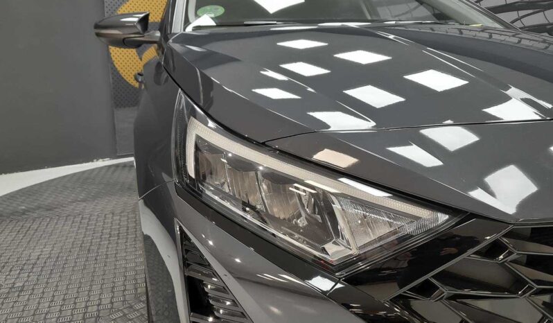 
								Hyundai i20 full									