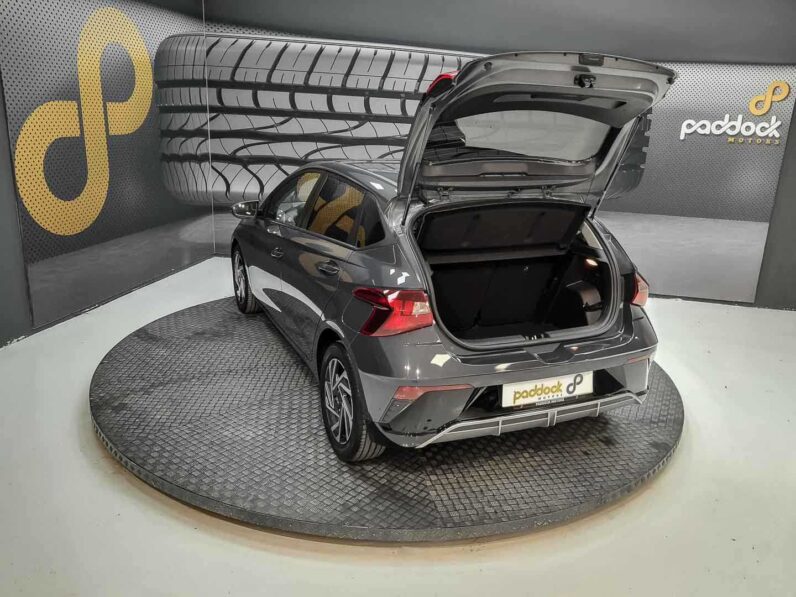 
								Hyundai i20 full									