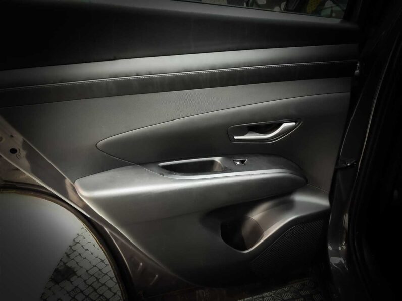 
								Hyundai Tucson full									