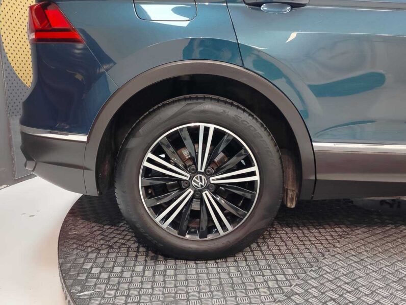 
								Volkswagen Tiguan full									