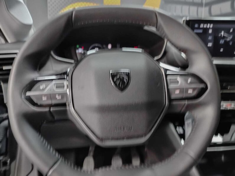 
								Peugeot 208 full									