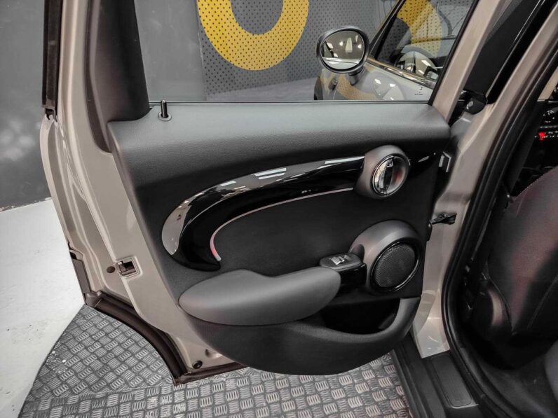 
								Mini Cooper full									