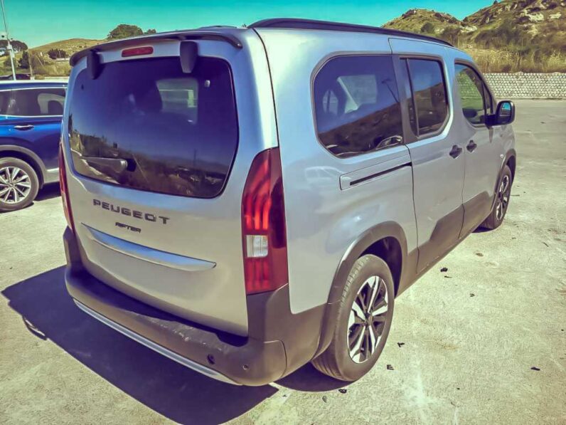
								Peugeot Rifter full									
