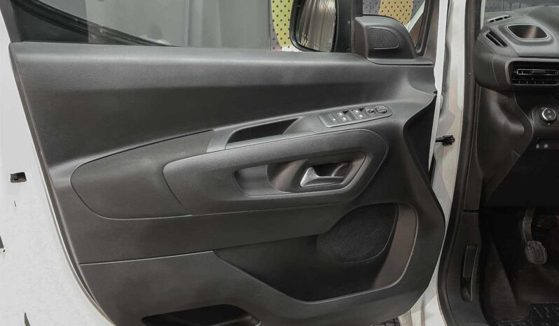 
								OPEL Combo full									