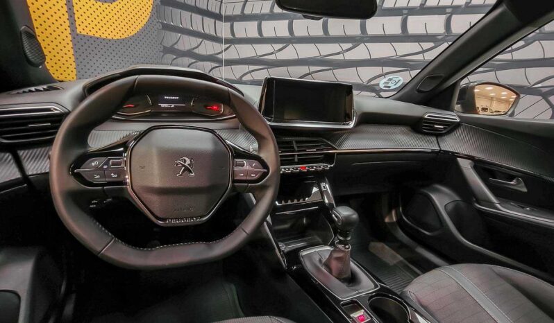 
								Peugeot 2008 full									