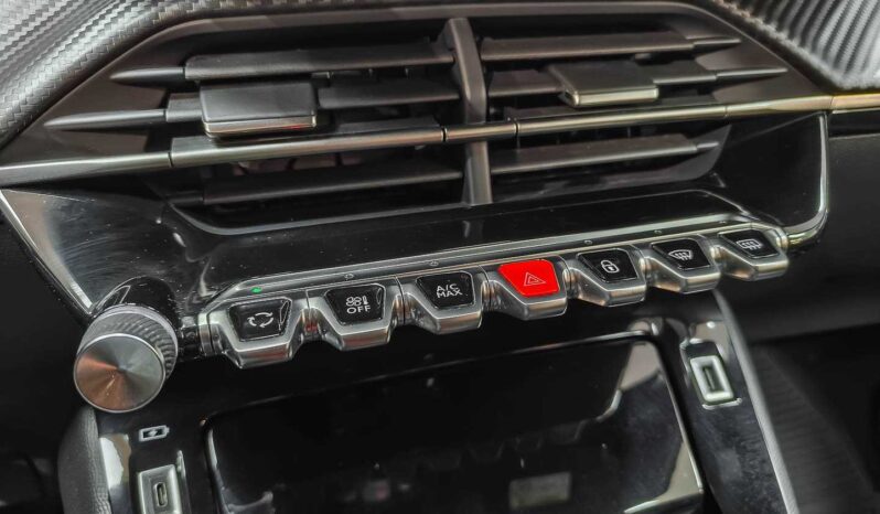 
								Peugeot 2008 full									