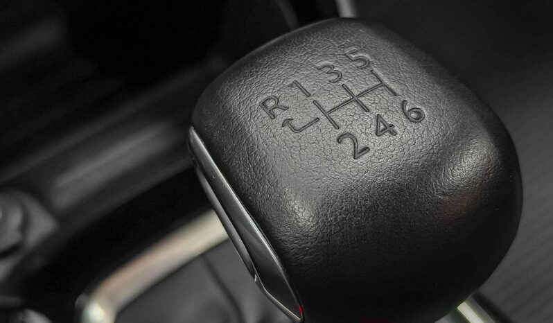 
								Peugeot 2008 full									