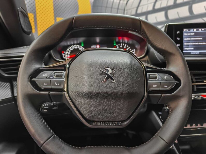 
								Peugeot 2008 full									