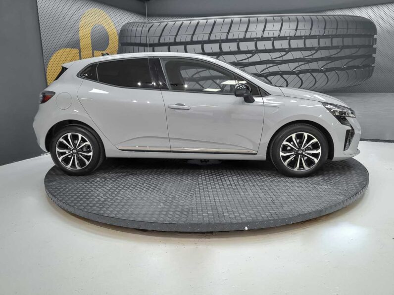 
								renault Clio full									