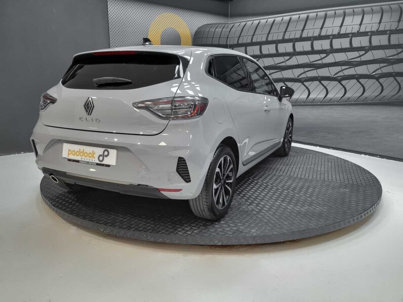 
								renault Clio full									