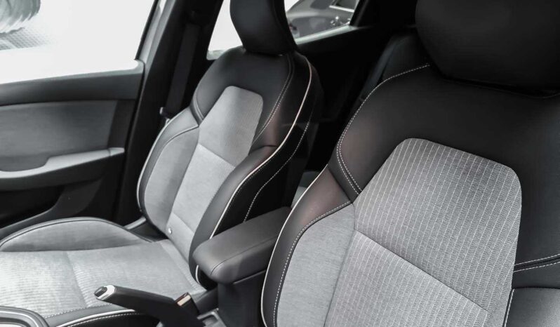 
								renault Clio full									