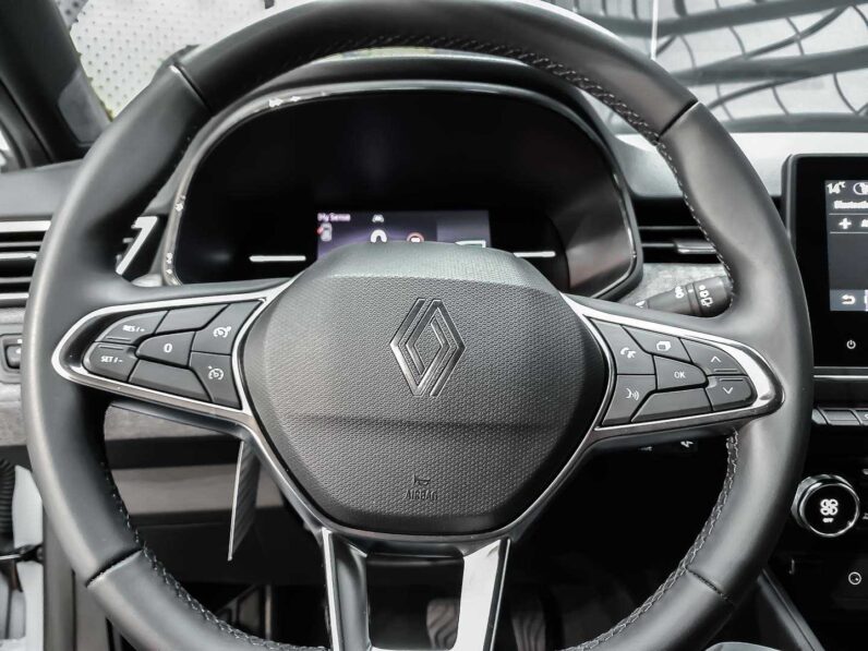 
								renault Clio full									