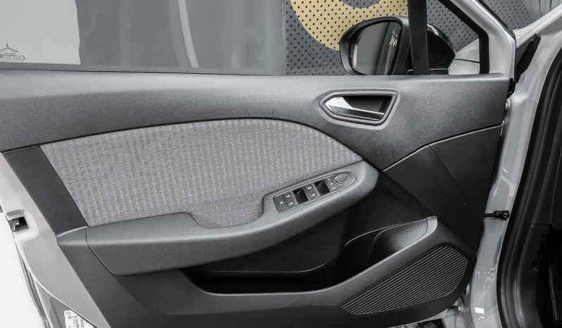 
								renault Clio full									