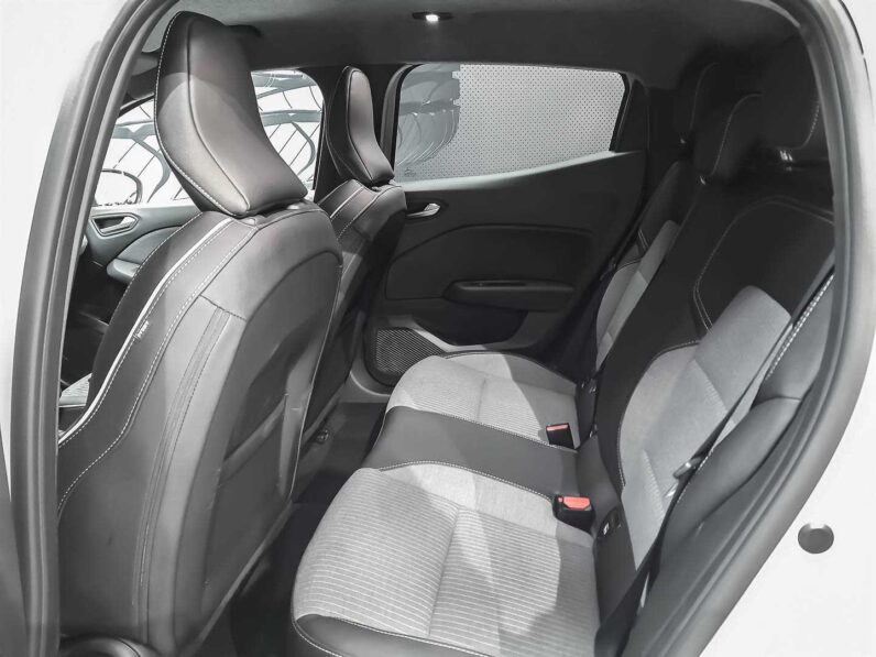 
								renault Clio full									