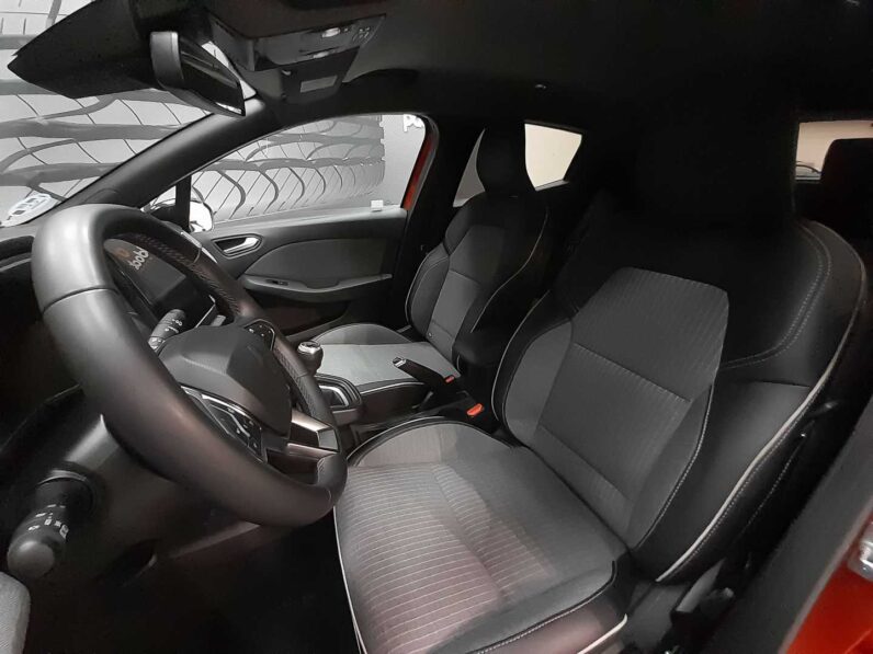 
								renault Clio full									