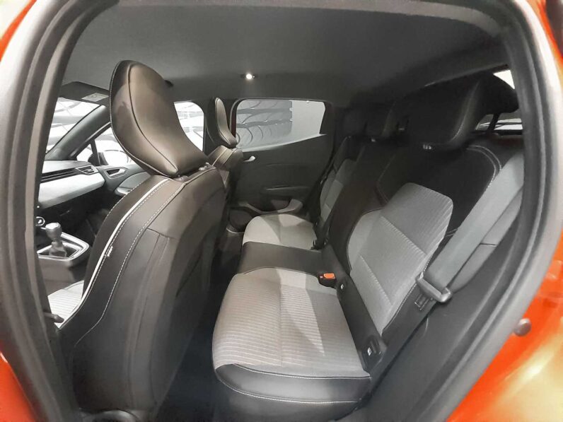 
								renault Clio full									