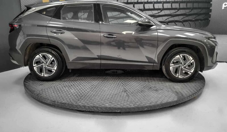 
								Hyundai Tucson full									
