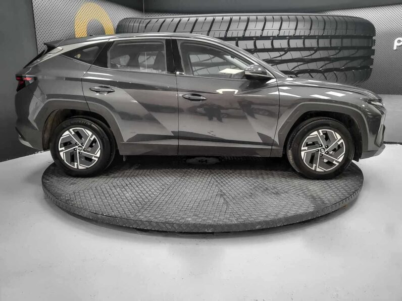 
								Hyundai Tucson full									