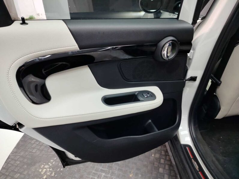
								Mini Countryman full									