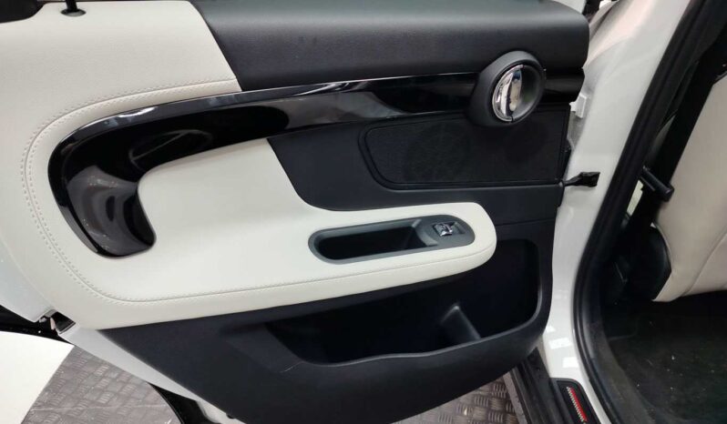 
								Mini Countryman full									