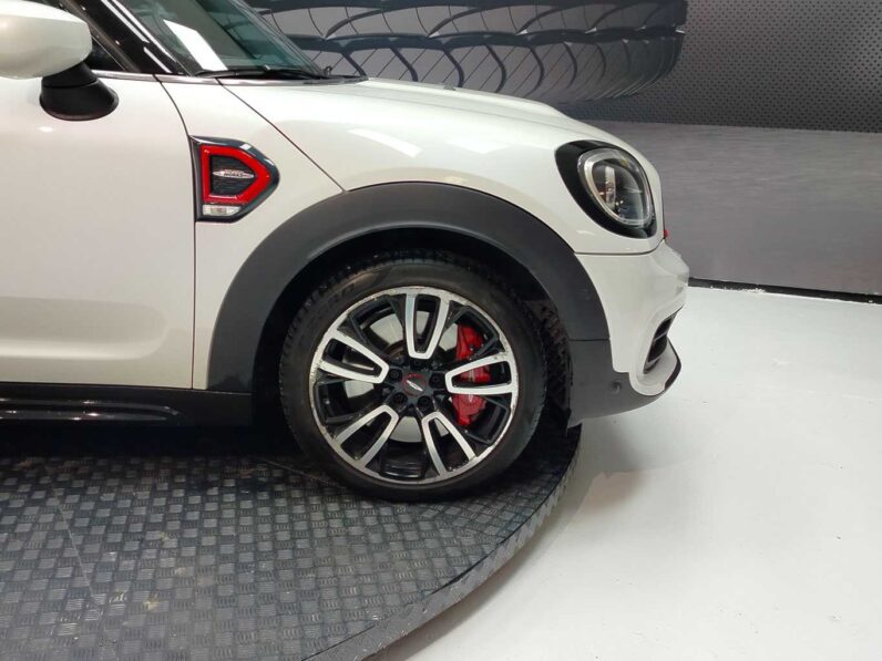 
								Mini Countryman full									