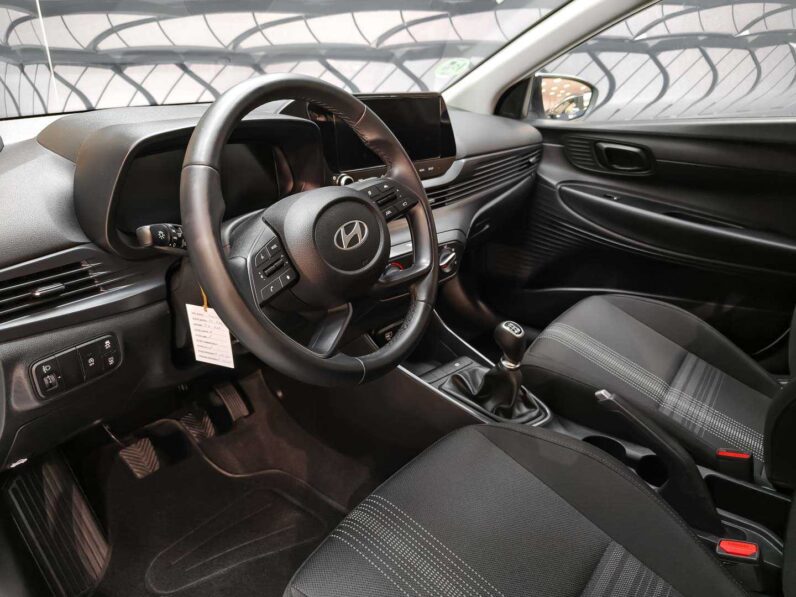 
								Hyundai i20 full									