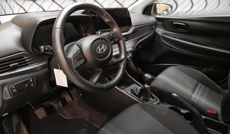 
								Hyundai i20 full									